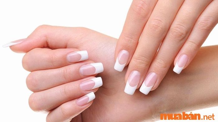 Mẫu nail viền đầu móng trắng