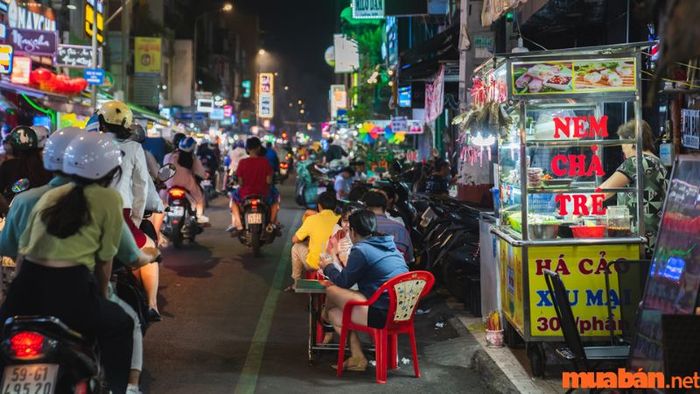 Quận 3, TP.HCM có gì thú vị - phố ẩm thực Nguyễn Thượng Hiền