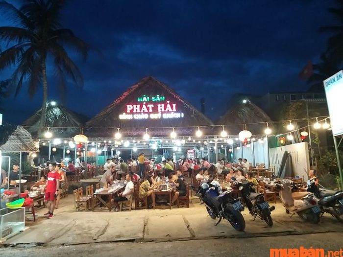 Nhà hàng Phát Hải trên đảo Lý Sơn