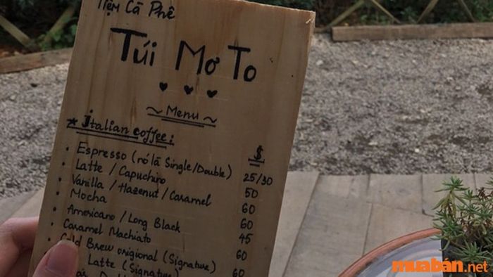 Menu của tiệm cà phê Túi Mơ To vô cùng phong phú.