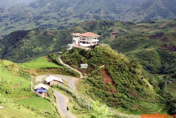 Ngắm nhìn vẻ đẹp thị trấn Sa Pa từ Lầu Vọng Cảnh