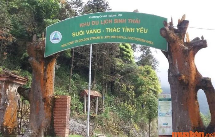 Giá vé vào cửa tham quan thác ở mức trung bình, không quá cao