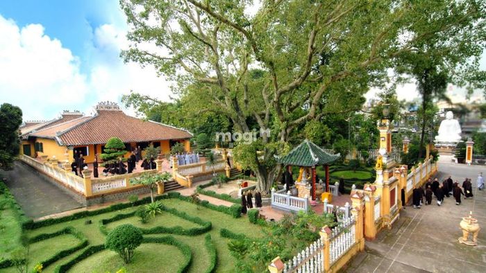 Chùa Giác Lâm - ngôi chùa cổ kính có tuổi đời lên đến 300 năm
