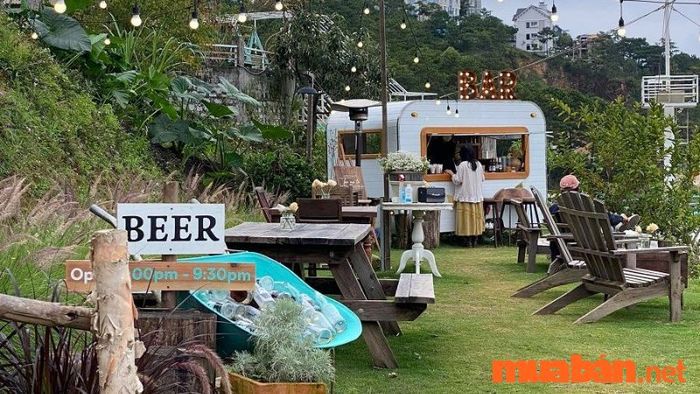 Túi Mơ To sở hữu một quầy bar được trang trí rất dễ thương.