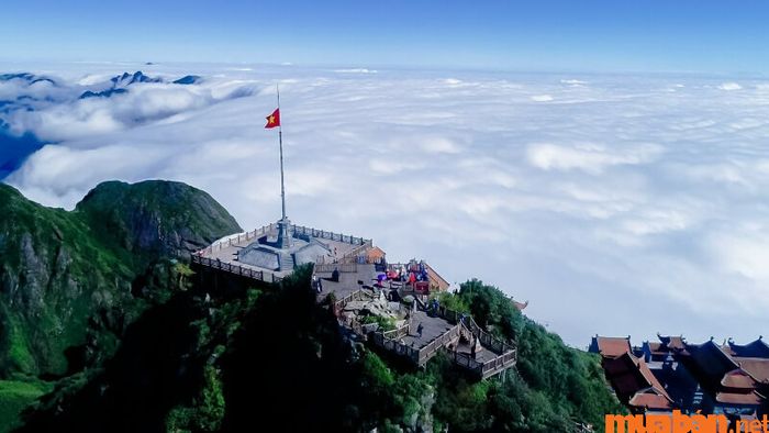 Fansipan nằm trong dãy Hoàng Liên Sơn