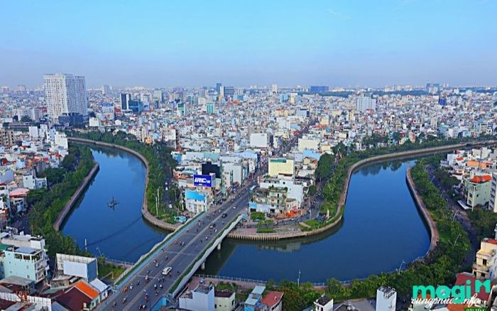Nhà Bè nằm ở đâu?