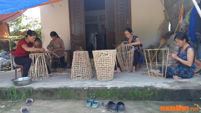 Phụ nữ có thể nhận gia công, chế tạo đồ thủ công ngay tại nhà