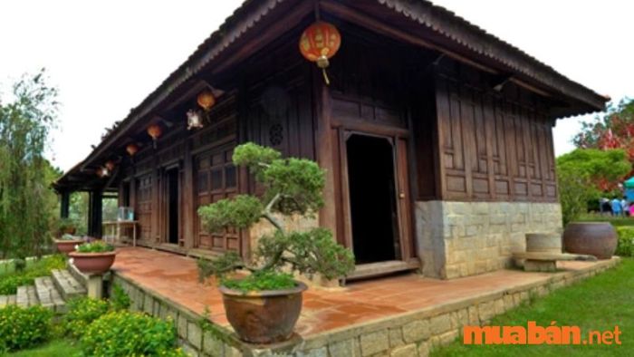 Nhà cổ từ thế kỷ 18 trong khuôn viên đồi Mộng Mơ Đà Lạt