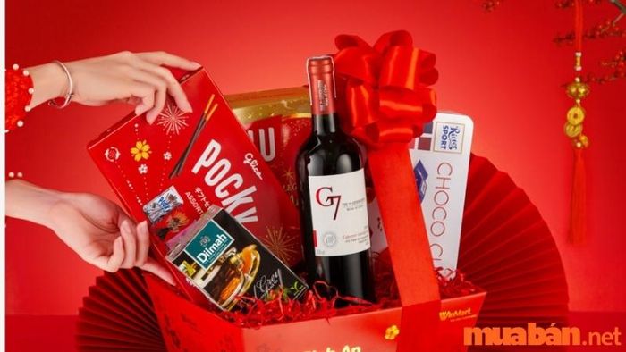 Công việc gói quà Tết