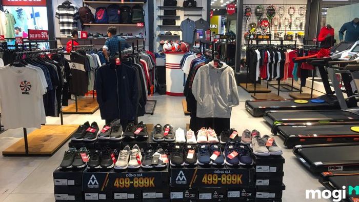 Thiết kế shop thể thao theo kiểu hình ống