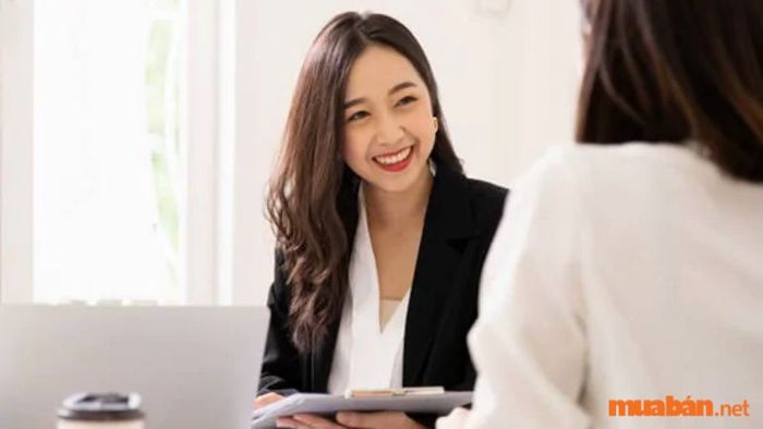 Thu nhập của nhân viên hành chính nhân sự là bao nhiêu?