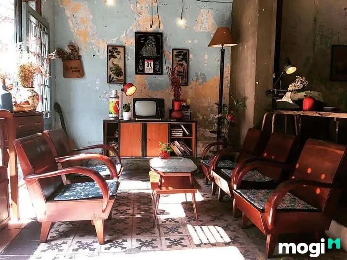 Nội thất quán nên được chọn một cách đơn giản từ kiểu dáng đến màu sắc để mang lại cảm giác thư giãn cho khách hàng.