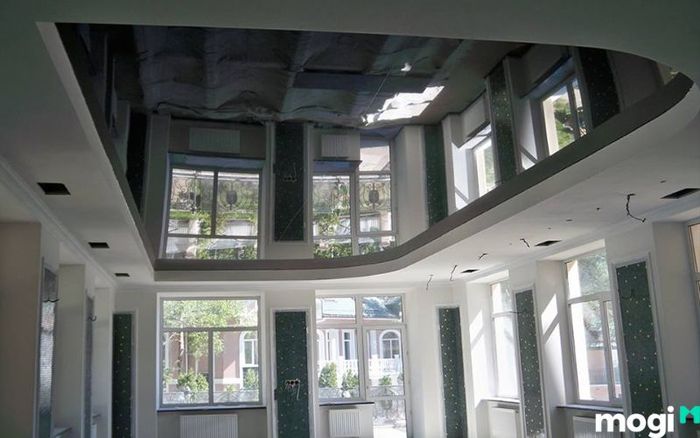 trần nhà cấp 4 dạng gương