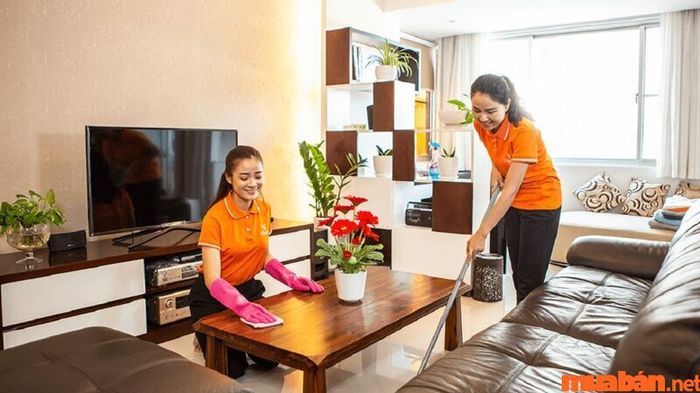 Nhân viên dọn nhà