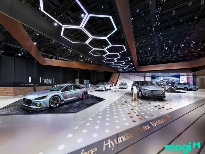 Mẫu thiết kế showroom ô tô