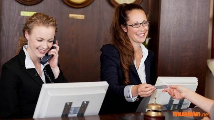 Nhận cuộc gọi từ hotline