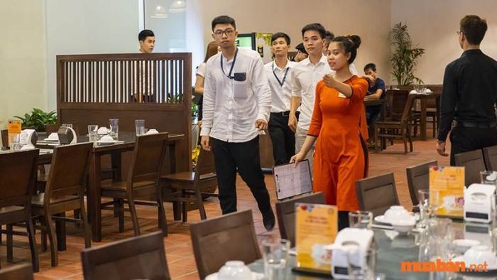 Công việc của nhân viên lễ tân tại nhà hàng