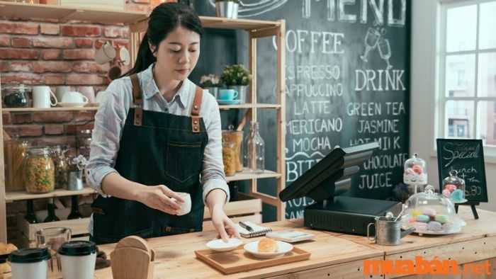 Nhân viên phục vụ cần thể hiện sự tôn trọng đối với khách hàng và đồng nghiệp