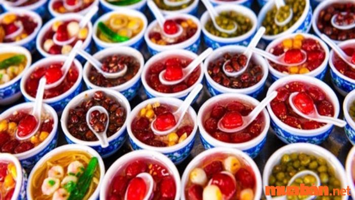 Chè ở đây vô cùng đa dạng và mang đậm hương vị đặc trưng của xứ Quảng.