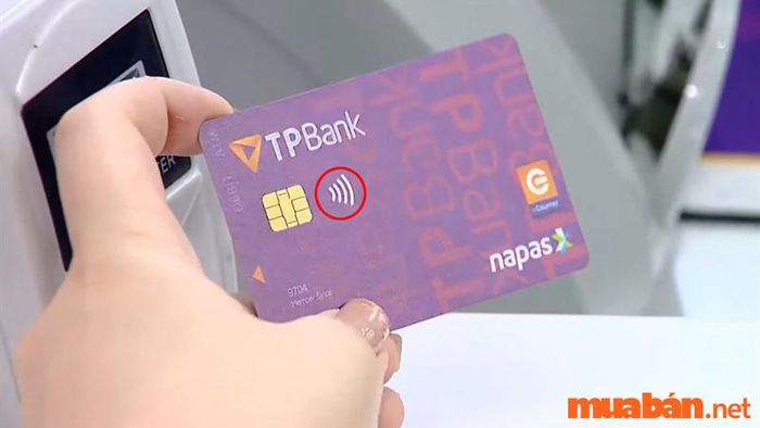 Nhớ mang theo tiền mặt và thẻ ATM nhé!