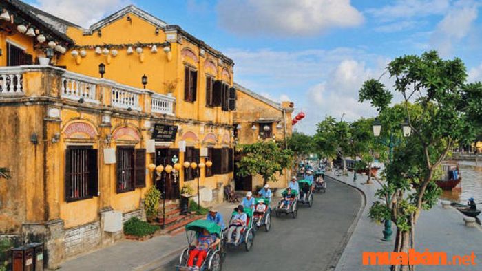 Xích lô là hình ảnh đặc trưng nổi bật nhất của phố cổ Hội An.