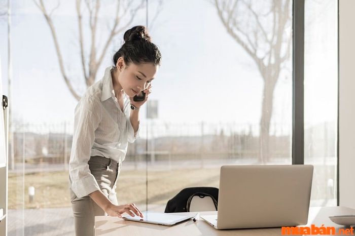 Cold calling là gì? Nhân viên nói nhiều nhưng không lắng nghe.