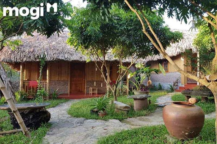 Resort sử dụng mái lá để mang lại không gian thanh bình, yên tĩnh.