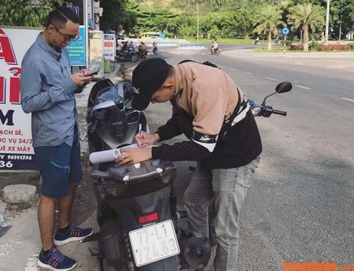 Bạn cần có biên bản giao nhận khi thuê xe để đảm bảo an toàn và tính chính xác về giá thuê.