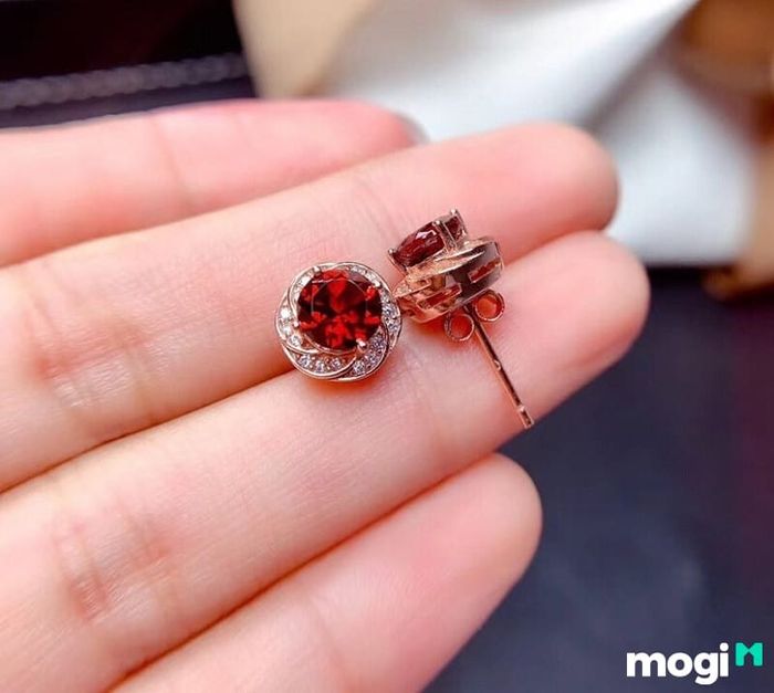 Loại đá phù hợp với Thoa Xuyến Kim