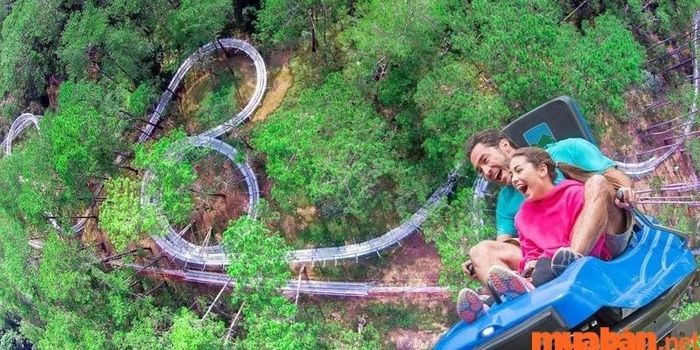 Nếu không biết thác Datanla có gì chơi, hãy thử sức ngay với trò máng trượt