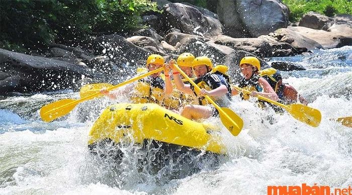 Tham gia trải nghiệm chèo thuyền vượt thác – Kayak tại Datanla
