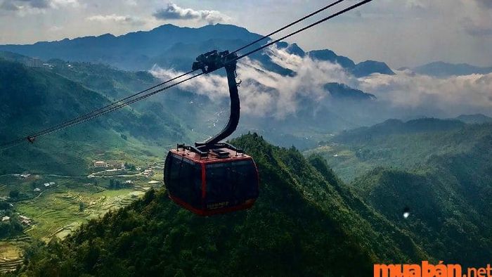 Nếu bạn chưa biết thác Datanla có gì để trải nghiệm, hãy thử đi cáp treo nếu bạn không ưa thích sự mạo hiểm.