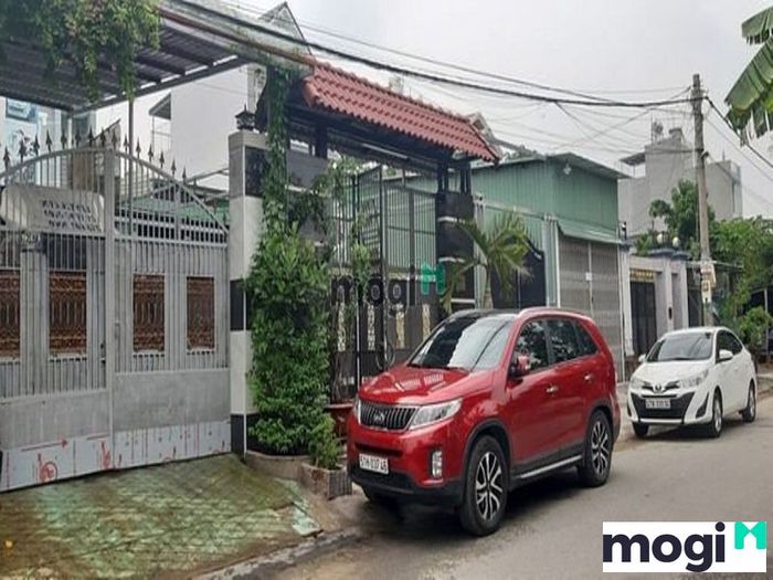 Nhà nằm trong hẻm lớn trên đường Thạnh Lộc