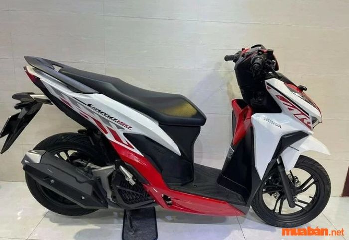 Vario 150 màu trắng đỏ