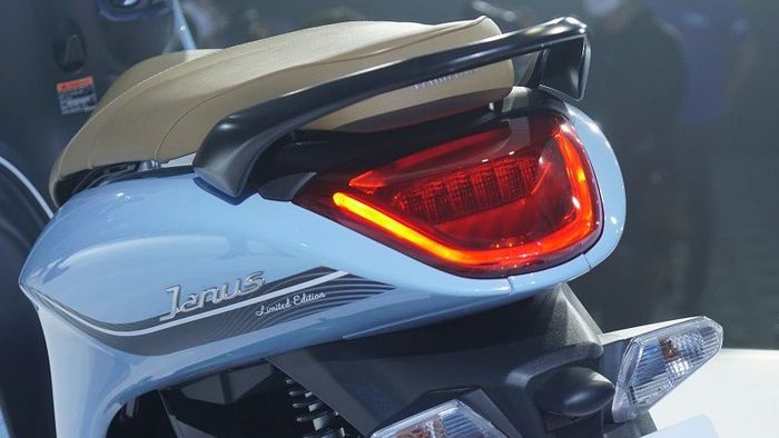 Đuôi xe tay ga Yamaha Janus 2023