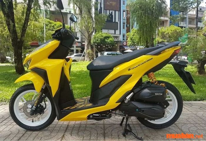 Vario 150 màu vàng