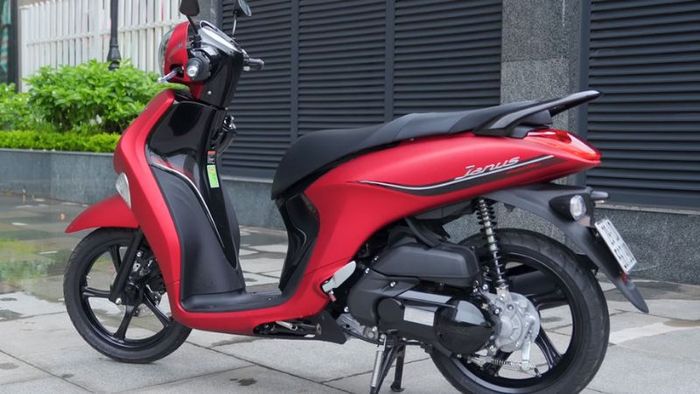 Xe Janus 2023 màu Đỏ đen