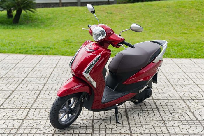Mặt nạ trước và chắn bùn được thiết kế liên kết với nhau, tạo ra sự hài hòa và tính kết nối trong tổng thể thiết kế.