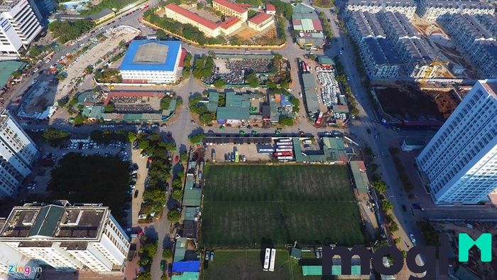 Bên cạnh các tiện ích xung quanh, chủ đầu tư còn trang bị đầy đủ các tiện ích bên trong khu đô thị.