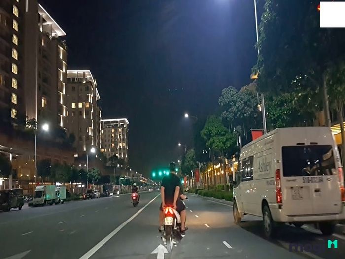 Các con đường nội khu của dự án được chăm sóc tỉ mỉ và hoàn hảo.