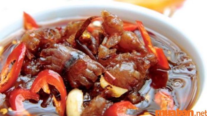 Mắm còng Gò Công là một đặc sản của Tiền Giang, có hương vị không kém cạnh gì so với mắm ba khía nổi tiếng ở Cà Mau.