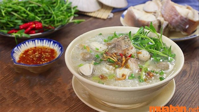 Cháo cá lóc rau đắng mang đến hương vị đặc trưng từ phần rau đắng.