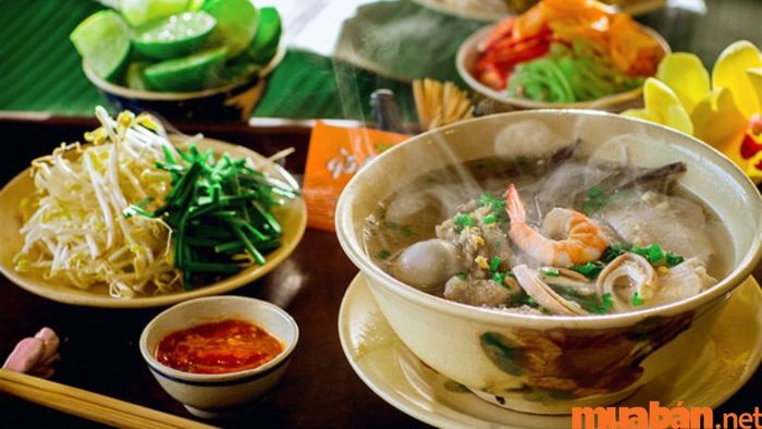 Hủ tiếu Mỹ Tho nổi tiếng là một trong những đặc sản Tiền Giang với hương vị thơm ngon đặc trưng.