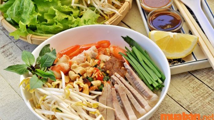 Bún gỏi già là món ăn độc đáo và ngon miệng tại tỉnh Tiền Giang.