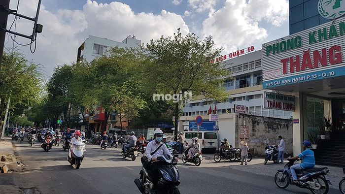 Trên cung đường Sư Vạn Hạnh có rất nhiều bệnh viện