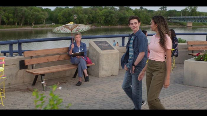 Marina Stephenson Kerr, Griffin Gluck, và Madison Bailey trong Time Cut