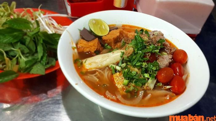 Bún riêu Cô Sáu
