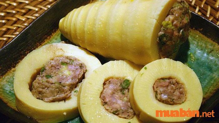 Khi đến Thái Nguyên, đừng quên thử món măng nhồi thịt chua chua, giòn giòn này nhé, sẽ là một trải nghiệm ẩm thực rất mới lạ!