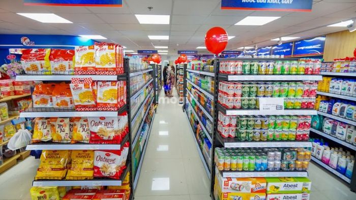Khu vực ngã tư Hòa Lân đầy đủ các chợ và trung tâm thương mại phục vụ nhu cầu mua sắm của người dân