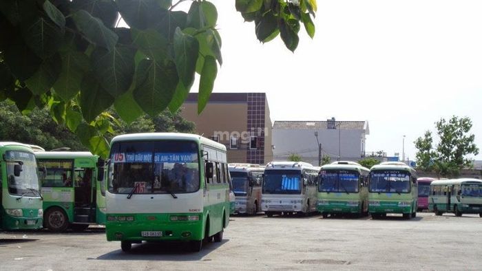 Các tuyến xe buýt qua ngã tư Hòa Lân